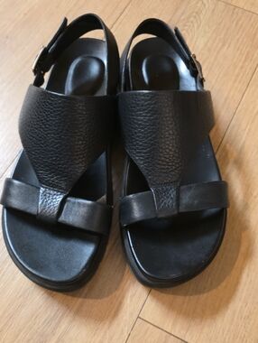 Vionic Black Leather Alondra Lug Sandal Chunky Sole Buckle Strap Size 9